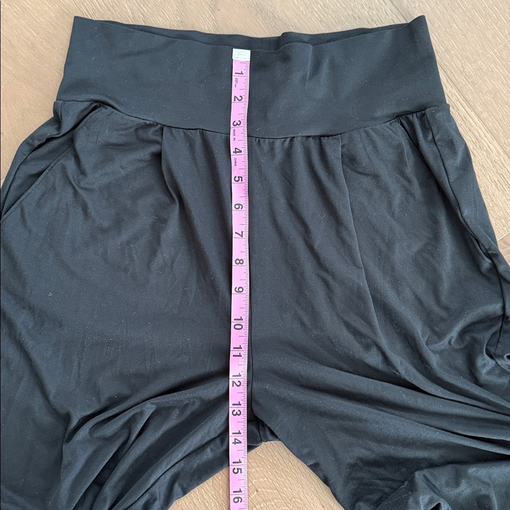 Vuori Lux At Ease Straight In Black - Picture 6 of 6